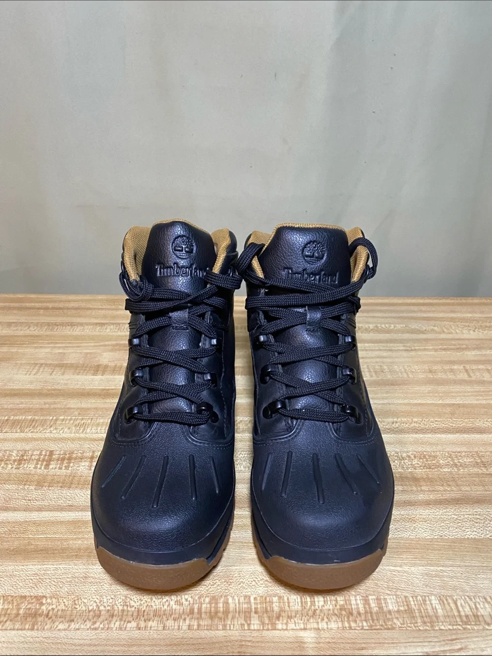 Timberland Mid Euro Hiker/ Duck Boots Defender Repellent System Size 5 Boys